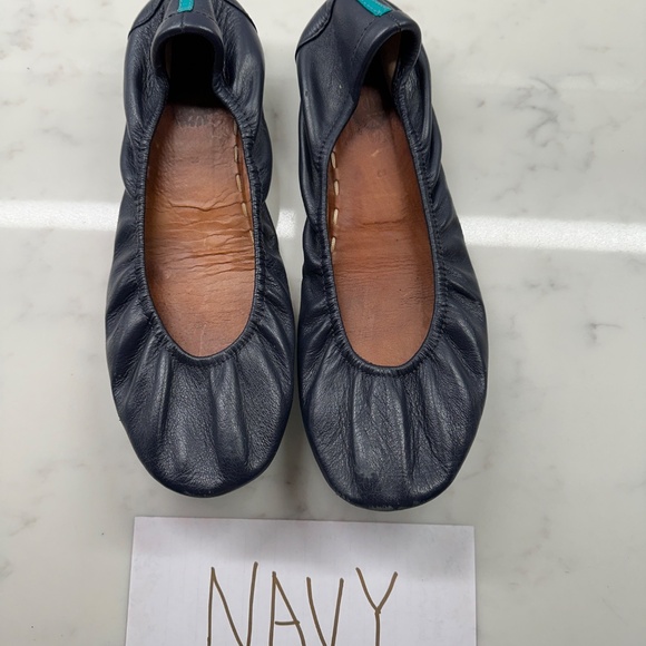 TIEK NAVY LEATHER FLATS SIZE 8 - Picture 2 of 6